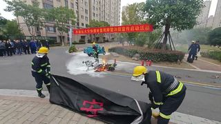 Как бороться с сильным пожаром электромобиля?