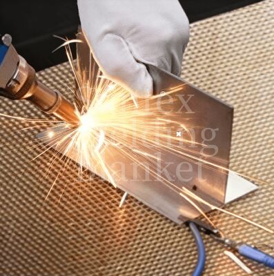 Сварочное одеяло из 100% стекловолокна с термостойкостью до 550°C и акриловым покрытием для противопожарной защиты