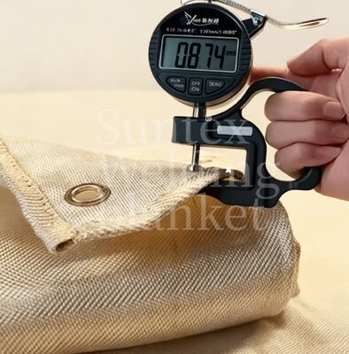 Рулон сварочного одеяла из стекловолокна с акриловым покрытием, термостойкий до 550°C, с возможностью настройки размеров